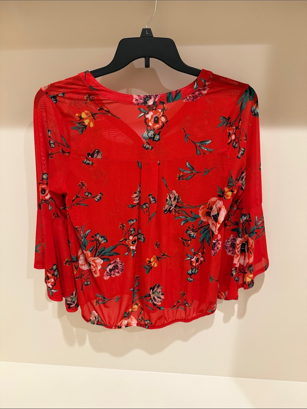 Red Floral V-Neck Buttoned Blouse - Picture 4 of 6